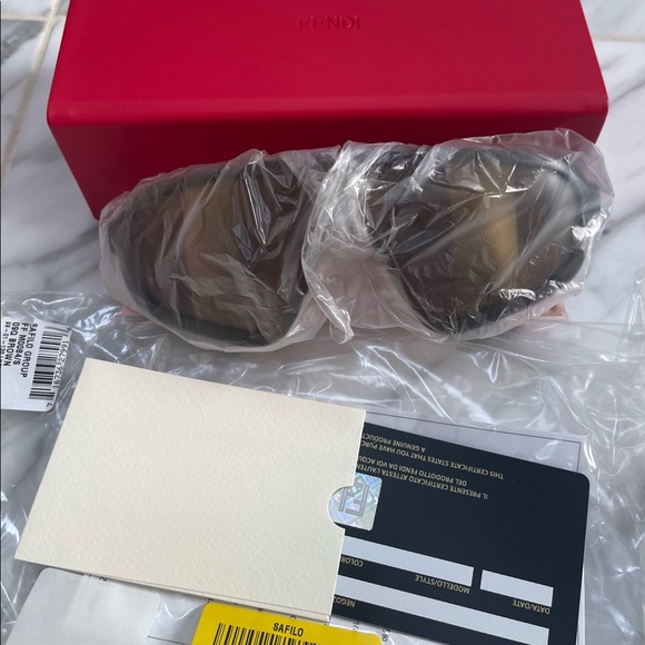 FENDI MIRRORED STRIPED SHIELD SUNGLASSES main image 10